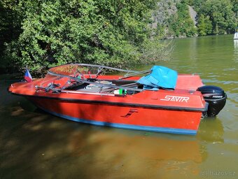 Motorový člun Savir - 3