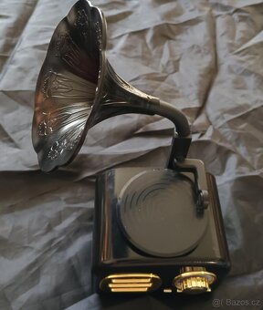 Bluetooth reproduktor ve tvaru gramofonu,FM rádio,TF karta - 3