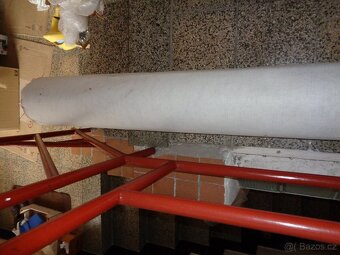 Koberec s filcem v rozměru 3,7 x 1,7 metru - 3