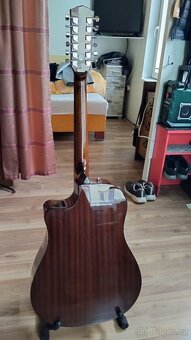 Dvanácti strunná kytara Fender - 3