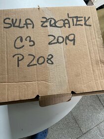 Peugeot 208 , C3 - 3