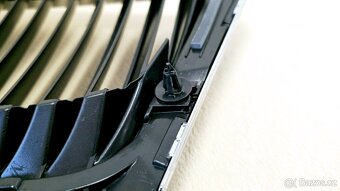 NOVÁ ORIG. maska mřížka kapoty Škoda OCTAVIA 2 II - 3