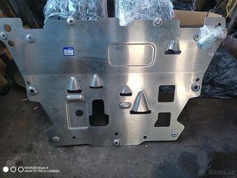 Volvo plech pod motor - 3