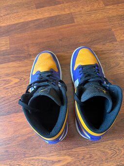 Air Jordan 1 Mid Lakers - 3