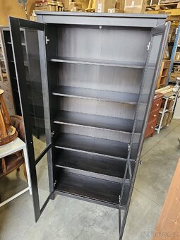 VITRÍNA IKEA HEMNES S OSVĚTLENÍM - 3