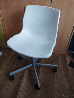 Dětská otočná  plastová bílá židle - 3