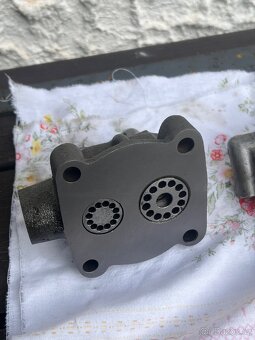 Výměnným fondem  hlavy kompresoru Zetor uř1 - 3