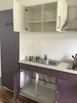 Moderní kuchyně ve fialovém odstínu MOLLY - 3