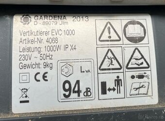 Elektrický vertikutátor Gardena EVC 1000 se sběrným košem. - 3