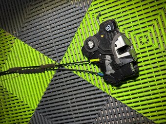 Toyota Avensis T27 - 3