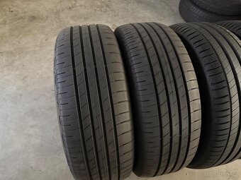 prodám letní pneumatiky 215/60/17 Goodyear a Michelin sada - 3
