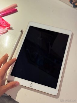 iPad 8 2020 rose gold - 3