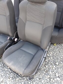 Toyota Avensis sedačky - 3
