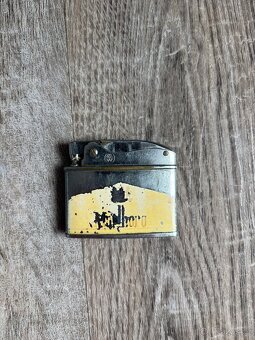 Sbírka starých zapalovačů - 3