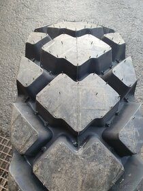 Kola smykový nakladač UNC - Locust - Novotný - 3