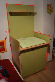 Prebalovaci pult s úložným prostorem - 3