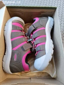 Nové dívčí boty Keen vel.35 a 36 - 3