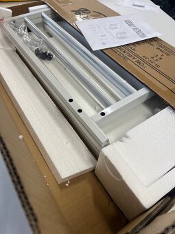 Bílý odkládací stolek - 3