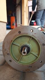 Přírubový Elektromotor VEM 0,8/1,1KW průměr hřídele 18mm - 3