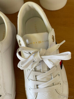 Bílé kožené tenisky Tommy Hilfiger, vel. 40 - 3