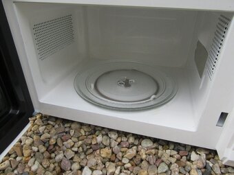 Nabízím manuální mikrovlnnou troubu Bravo. Plně funkční. Zár - 3