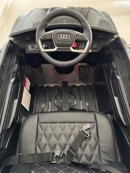 Elektrické autíčko Audi E-Tron Sportback 4x4 černé - 3
