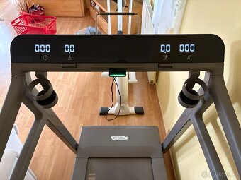 Běžecký trenažér Technogym MyRun - 3