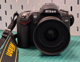 Nikon D90 s objektivem Nikkor 18–105mm f/3,5–5,6 VR - 3