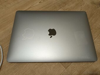 Apple A2337, macbook Air 2020, 8 jádrový CPU M1, 512GB - 3
