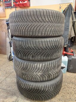 255/45 R19 - 3
