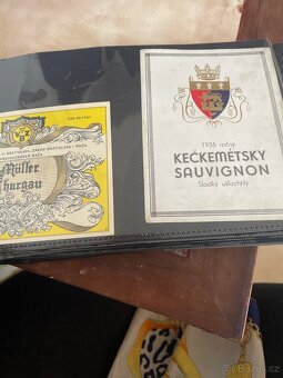 VINNÉ ETIKETY- cca 124 kusů - 3