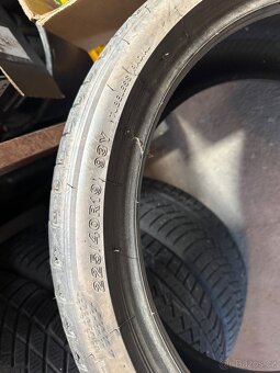 225/40R19 - 3