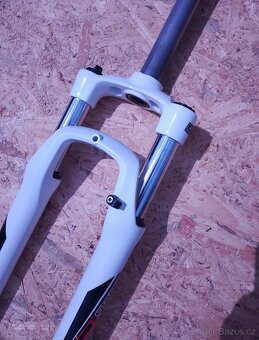 Odpružená vidlice SR Suntour XCT, 26" - 3
