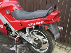 honda vfr 750f RC24 - 3