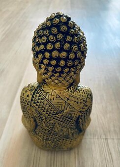 Zlatá soška Buddha - 3