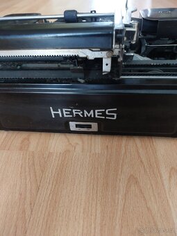 Starý psací stroj Hermes - super cena  - 3
