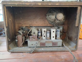 Staré stolní rádio 1. - 3