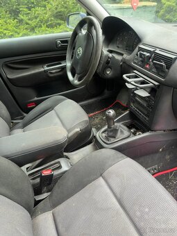 VW Golf (havarovaný) - 3