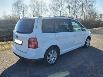 Volkswagen Touran 2.0 tdi, 103 kW, 7 míst, 05/2009 - 3