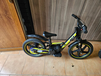 elektrické dětské odrážedlo APOLLO RFZ Sedna 16 PRO - 3