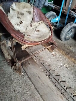Prodám originál sedačku na ZETOR25 - 3