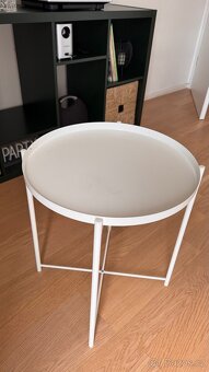 bílý odkládací stolek GLADOM (IKEA) - 3