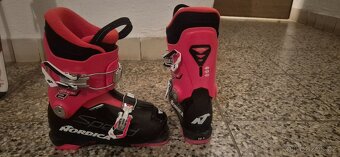 Dětský set. Lyže boty hole. - 3