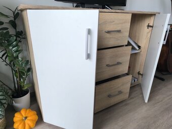 Skříňka pod televizi - 3