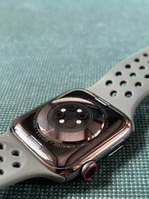 Apple Watch 6 LTE Celluar 44mm safirové sklo - 3