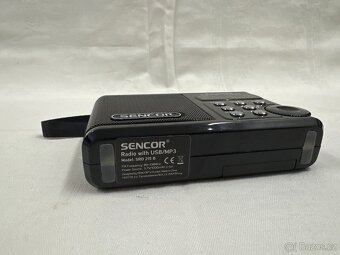 Sencor SRD 215 B/W s FM tunerem a MP3 přehrávačem. - 3