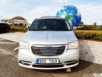 Chrysler Town & Country 3.6 V6 2012 Luxusní rodinný minivan - 3