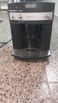 Nefunkční kávovar DéLonghi ESAM 3000 B. na ND - 3