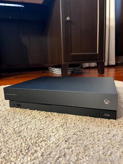 Xbox One X 1TB Project Scorpio Edition - 3