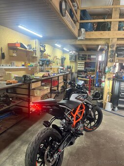Prodám KTM Duke 125 – ročník 2021 – TOP STAV - 3